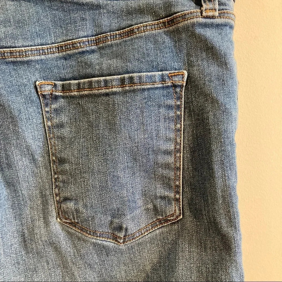 J BRAND Sz 32 Teagan High Rise Straight Leg Mid Wash Jeans - Picture 8 of 12